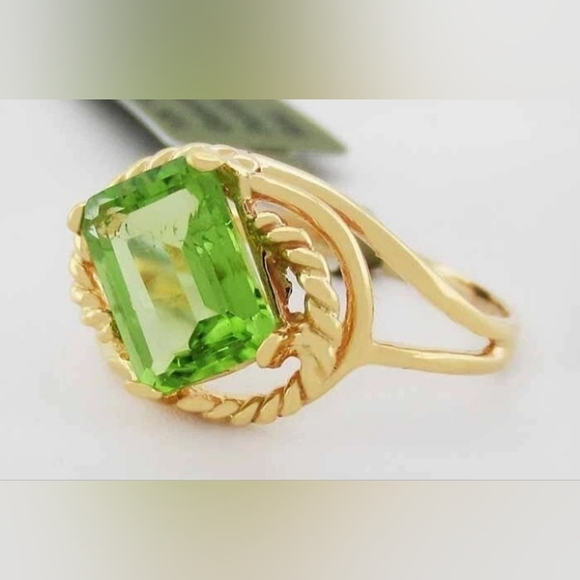 SALE! New 10kt Solid Gold Genuine Peridot Engagement/Gift Ring W Box - Picture 4 of 14